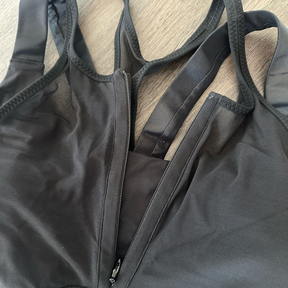 lululemon Womens Layered Mesh Zip Sports Bra Size 8 BLK - Picture 2 of 4